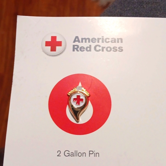 NWT Red Cross Blood Drop Pin Vintage & Gold Tone - Picture 1 of 2